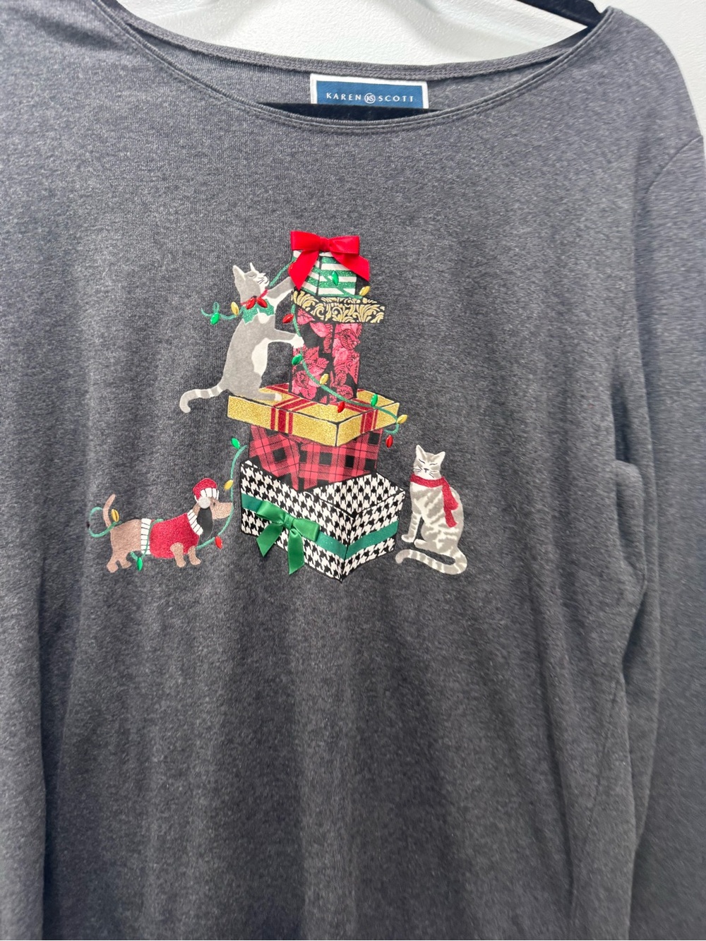 Karen Scott Charcoal Gray Holiday Cat & Dog Long Sleeve Top. Size Large. NWT - Picture 3 of 5